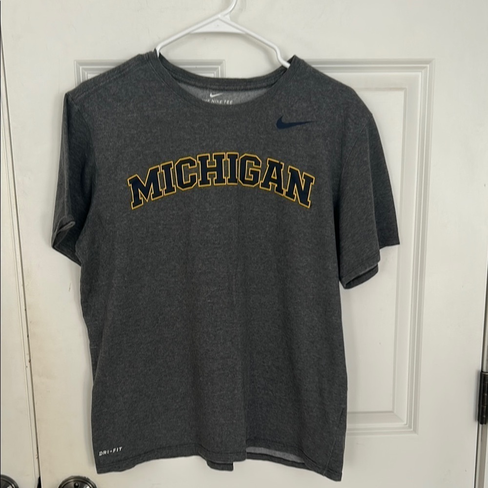 Michigan Gray short sleeve T-shirt size large Nike cotton blend crewneck